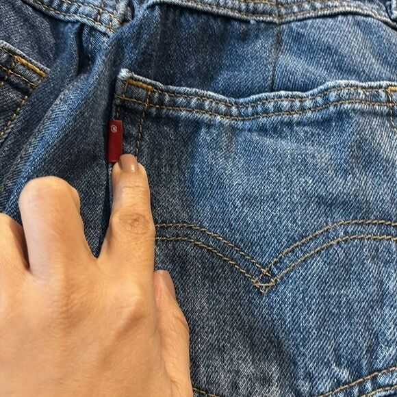 Levi’s 80’s Mom Jean W30 L30 Distressed High Rise Cotton Jeans - Picture 9 of 15